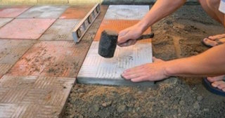 Укладка тротуарной плитки на основание в Устях-Джегуте в октябре
