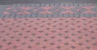 Укладка тротуарной плитки на старое бетонное основание в Устях-Джегуте в октябре