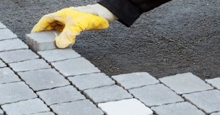 Укладка брусчатки в Устях-Джегуте - цена от 810 руб. за м2 | ТротуарнаяПлитка