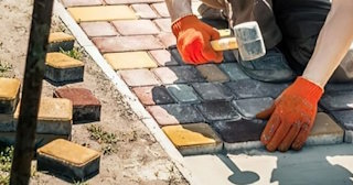 Укладка брусчатки «старый город» три цвета в Устях-Джегуте в октябре